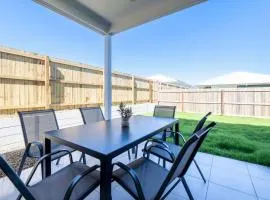 4BR House Tulipa - Brand New Family Home at Greenbank