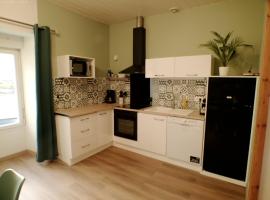 MAISON DU SOUVENIR 70 m2 près du Futuroscope, Hotel in Lhommaizé