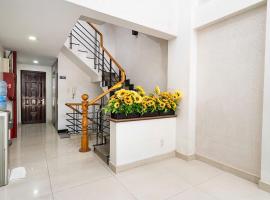 Đ&igrave;nh Đinh Hotel, hotel near Tan Son Nhat International Airport - SGN, Ho Chi Minh City