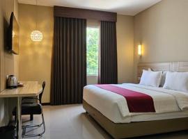 Sunflower Hotel Syariah near Juanda Airport, hotel in Dares