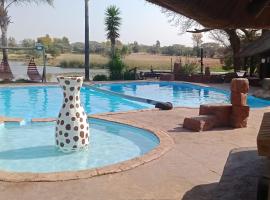 Lush Horizons Game Lodge، كوخ في موديمول