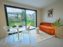 La Grange 1 - premium - spacieux avec terrasse et parking, hotel a Thoiry