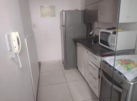 apto completo c garagem，位于瓦尔任阿的酒店