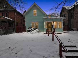 Charming St Paul Getaway home, hotel i Saint Paul