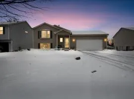 Bright 4BR Near MSU & Downtown home