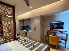 Vaelora Stay - Skyline Studio with glass wall