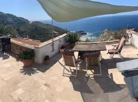 ASTRA-Ferienhaus mit großer Dachterrasse und Top-Ausstattung in NAS