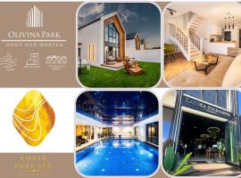 Olivina Park Spa - domki z dostępem do krytego basenu, saun, wyżywienia i atrakcji dla dzieci, hotel s vířivkou v destinaci Niechorze