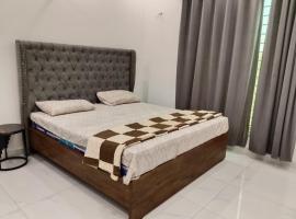 Bhariya town karachi villa, feriehus i Karachi