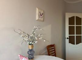 Minimalist 2-room Apartment, Unterkunft in Aqt&ouml;be