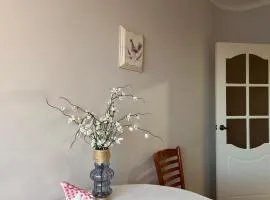 Minimalist 2-room Apartment