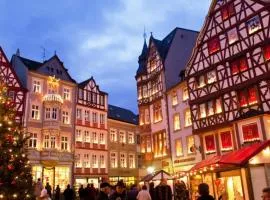 Central Bern Flat - Balcony & Bundeshaus View