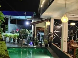 Peacock's Paradise Safari Hostel