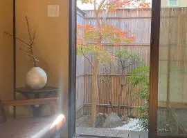 1-minute walk to Keihan Fushi mi Inari St ation 5-minute walk to Fushi mi Inari T aisha
