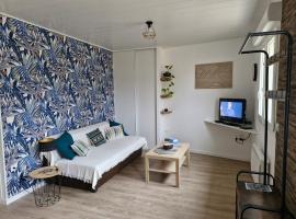 Hébergement 4 personnes au calme, hotel in Rigny-le-Ferron