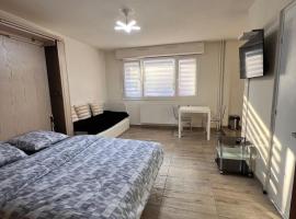 STUDIO 50m de gare de st-louis, hotell i Saint-Louis
