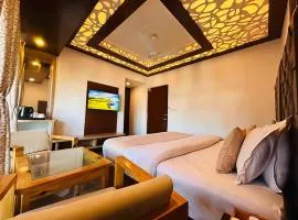 The Grand Dwaper Walking Distance From Mall Road