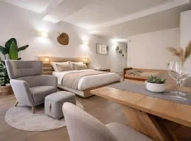 TIMELESS HOME Deluxe Smart Cinema Suite with Netflix & Disney