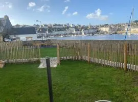 Appartement avec son jardin face au port d'Audierne