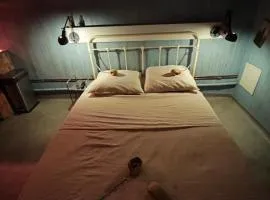 Glauque Room Horror and cinema themed studio