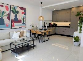 BIG sun terrace renovated 2-bedroom luxury duplex, khách sạn ở Mogán