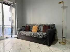 HOST4U - In Centro a Imperia con Balcone - Casa Margherita