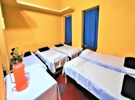 The OLD house, hostel em Bolpur