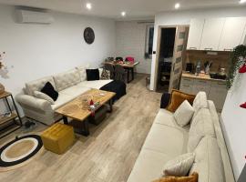 Domek Na Wzgórzu Roztocze, hotel in Majdan Abramowski