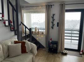 Domek Na Wzgórzu Roztocze، فندق في Majdan Abramowski