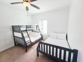 Stunning 3br/25ba, Pet Friendly, sleeps 12