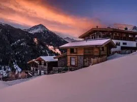 Chalets - The Peak
