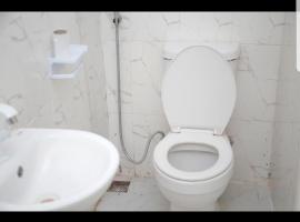 Hilltop apartment Ikeja, hotel in Agidingbi