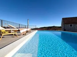 Villa Bilubium - Authentic Stone House with Private Heated Pool