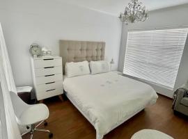 Luxury Beach Front Apartment, Hotel in Strand