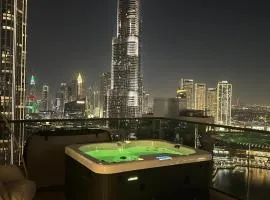 Luxury Downtown 2 Bedroom Apartment with amazing Burj and Fountain Views and Private Jacuzzi on a large Terrace