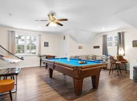 Hot Tub Game Room Spacious Close to Skiing