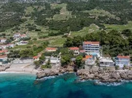 Beautiful Apartment In Dingac With Swimming Pool