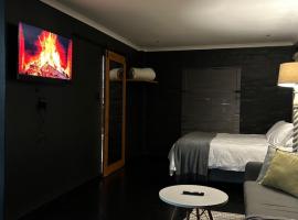 Kloof Blackwood Cottage Modern Studio, hotel in Kloof