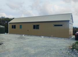 Winder-Lea Whare in Native Bush, ξενοδοχείο σε Moana