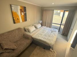 Casa Miguelle a Private mini house, khách sạn ở Dunedin