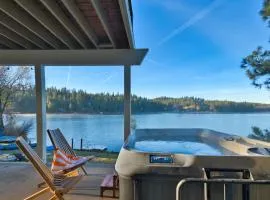 Lakefront Villa with 180 degree view private dock and boats