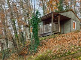 2 Bedroom Nice Home In Altillac, hotel Altillacban