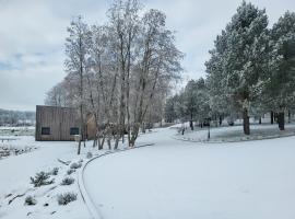 Sodyba Prie Tvenkinio, Hotel in Jokūbavas