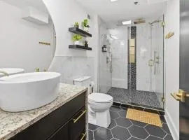 Corner Flat off Meridian - Walk Anywhere Downtown