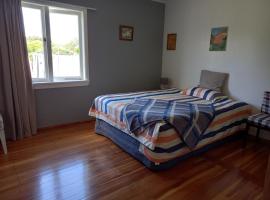 Self check-in room01 of guest'shouse, hotel i Te Miro