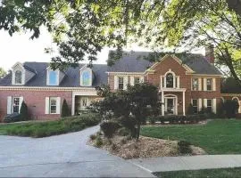 World Cup Ready - Spacious 5-Bedroom Home with Pool, Hot Tub, and Outdoor TV