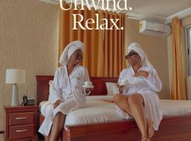 Ocean Green Beach, hotel with hot tubs in Upper Town