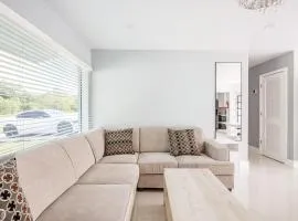 4 BR home with private pool