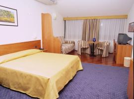 Hotel Serenella, hotel a Gazzaniga