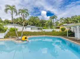 Le Curaçao, kaz dans jardin tropical avec piscine, hotel a Petit-Bourg